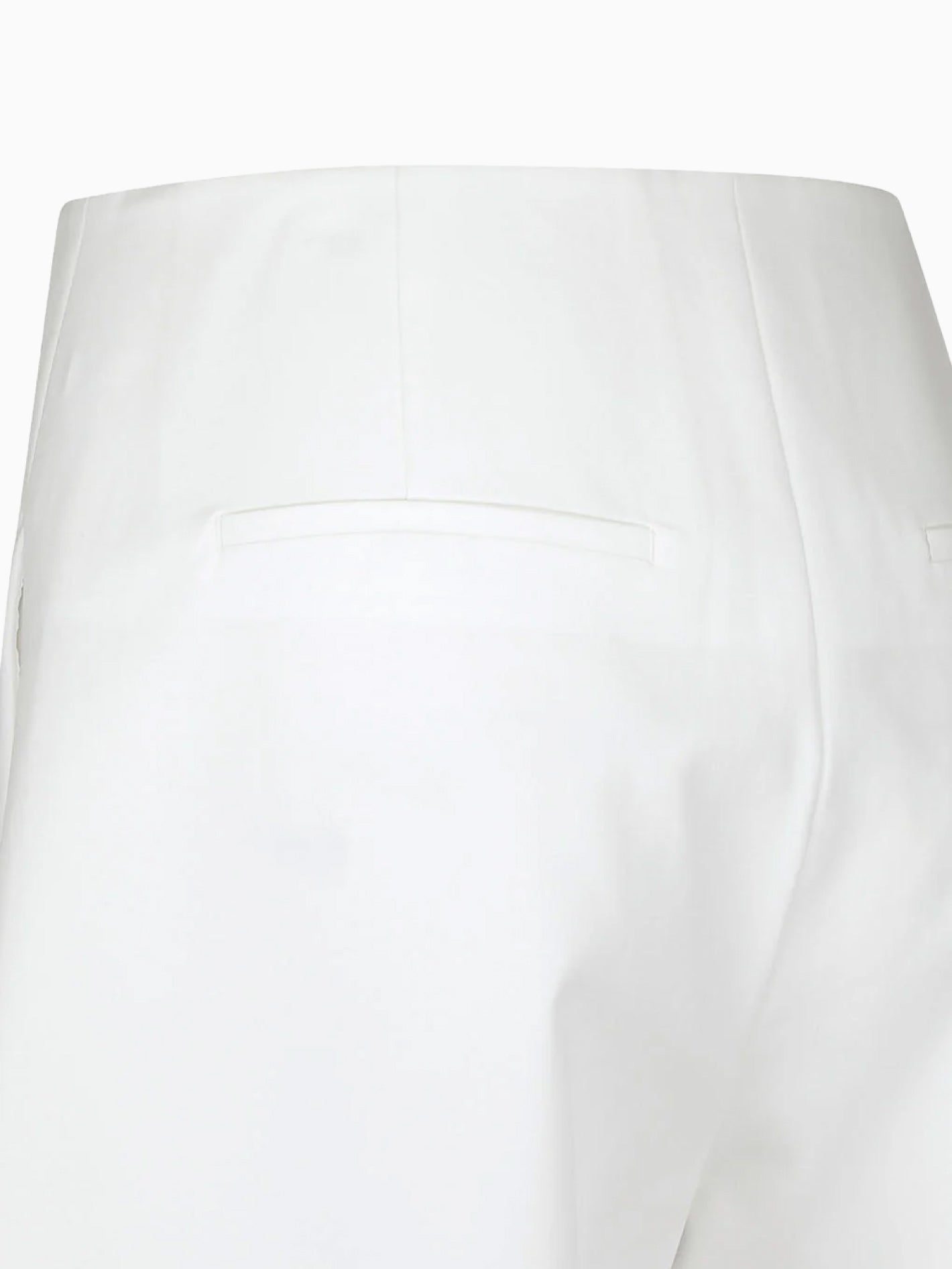 Curved Capri Pants White