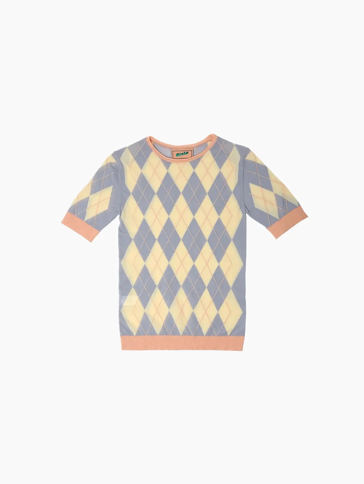 A short-sleeve sweater with a pastel argyle pattern featuring diamond shapes in light yellow and blue on a beige background. The Jes Sweater Peach by Bielo, available at Bassalstore in Barcelona, has light pink ribbed cuffs at the sleeves, neckline, and hem.