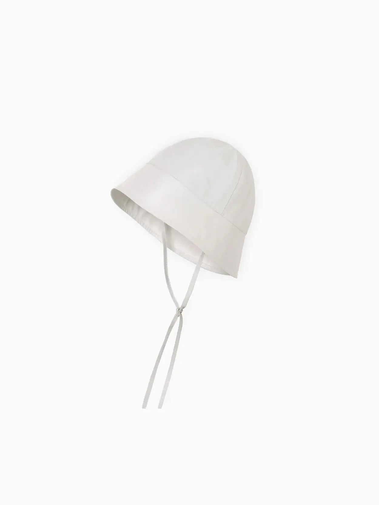 A Kasa Hat Ice Grey with a wide brim and two adjustable chin straps, displayed on a white background, available exclusively at Bassalstore in Barcelona by Rus.