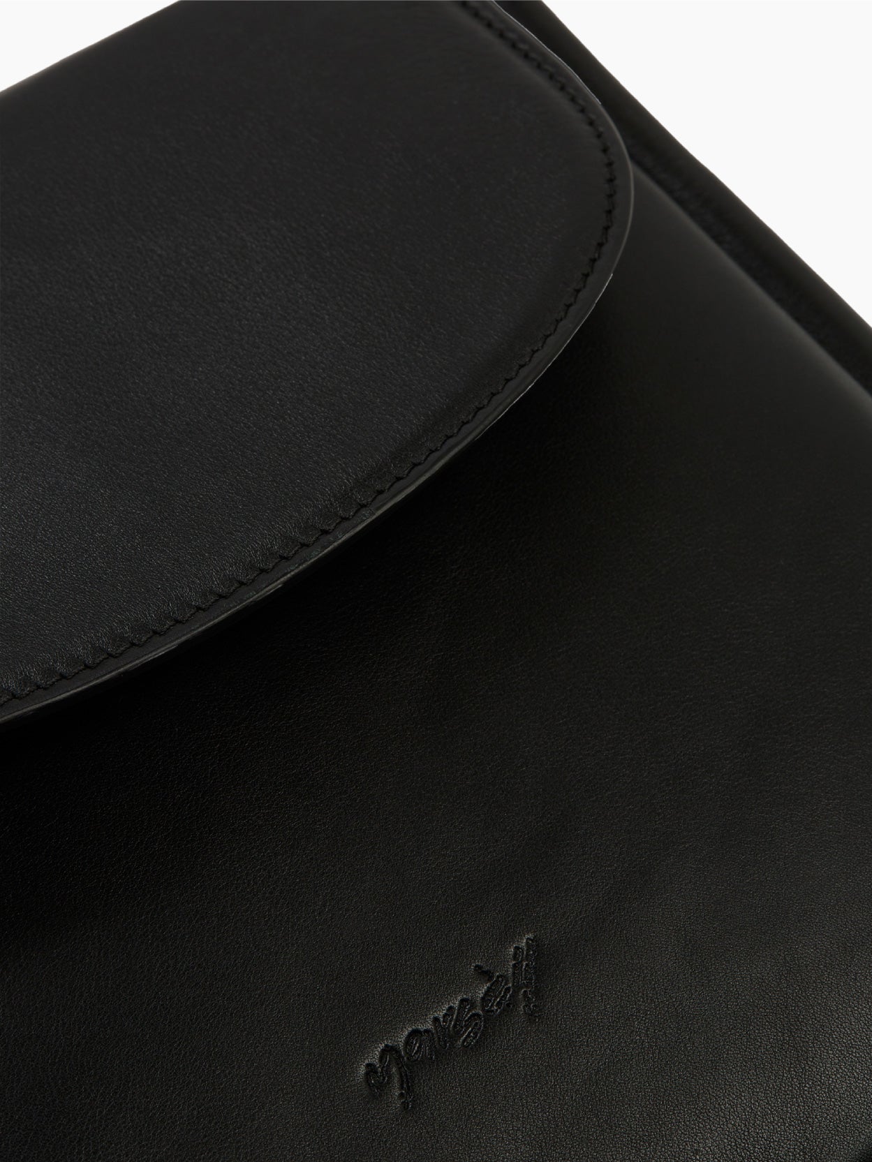 Marsèll's Mezzotonda Hand Bag Black exemplifies refined minimalism with its curved top and single strap. Crafted from 100% leather, this sleek black handbag features a flap closure and a smooth, modern design. Its elegant and contemporary style makes it ideal for both casual and formal occasions.