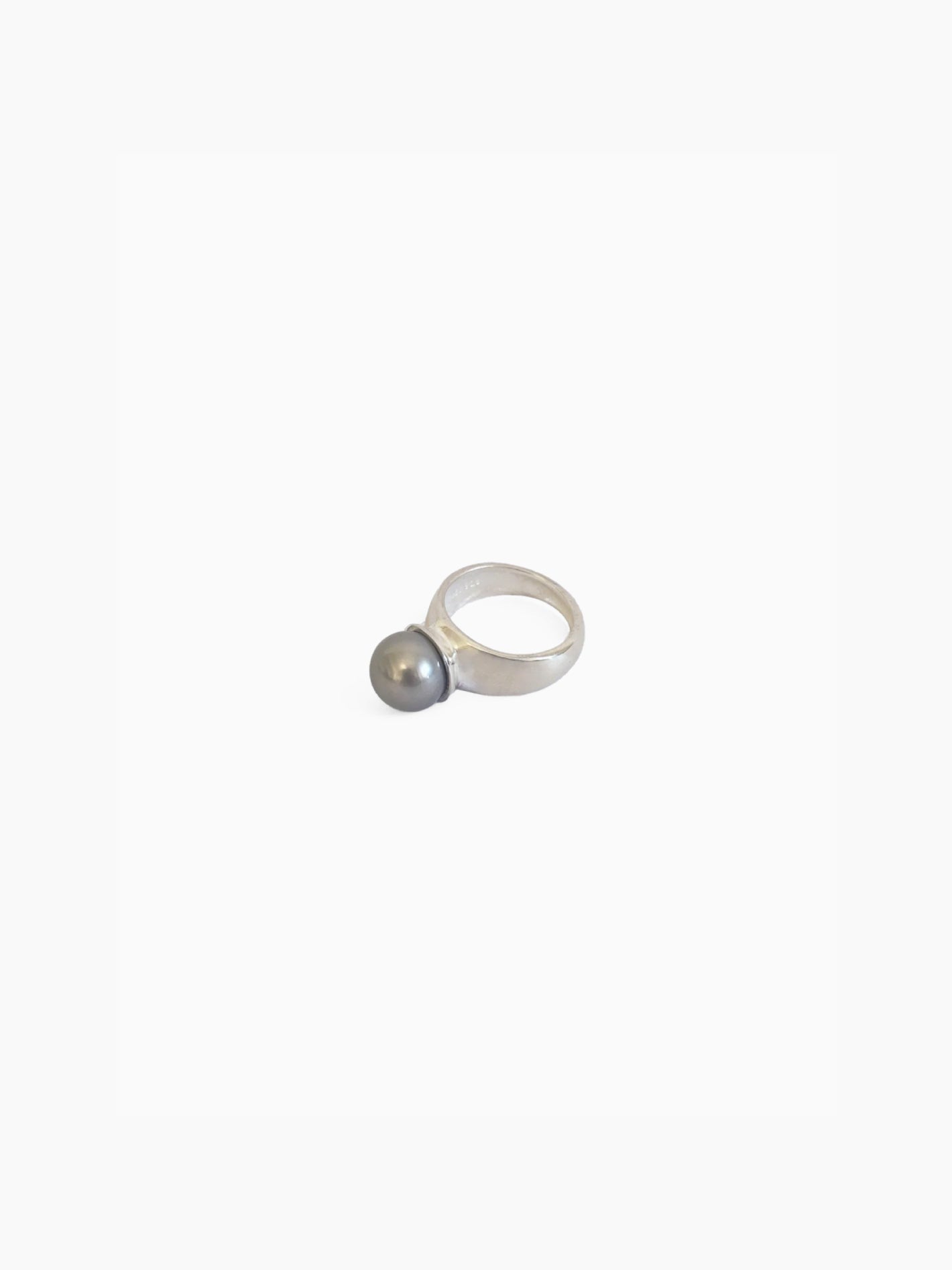 Grey Pearl Ring