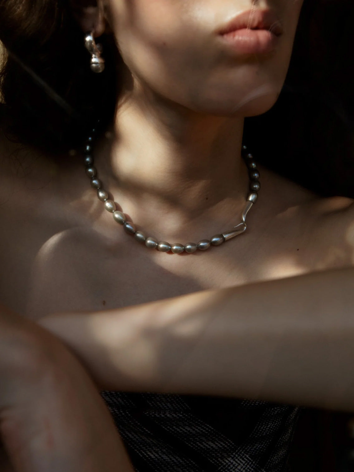 Liso Grey Pearl Earrings
