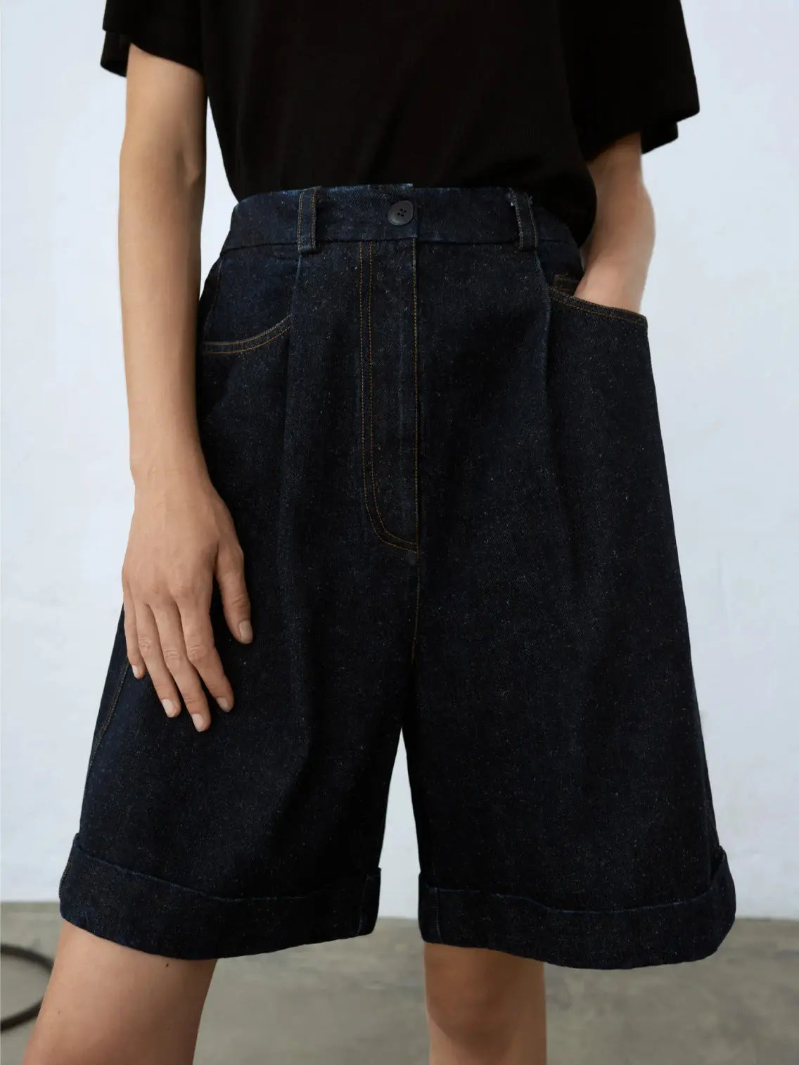 Pleated Bermuda Shorts Dark Navy Cordera
