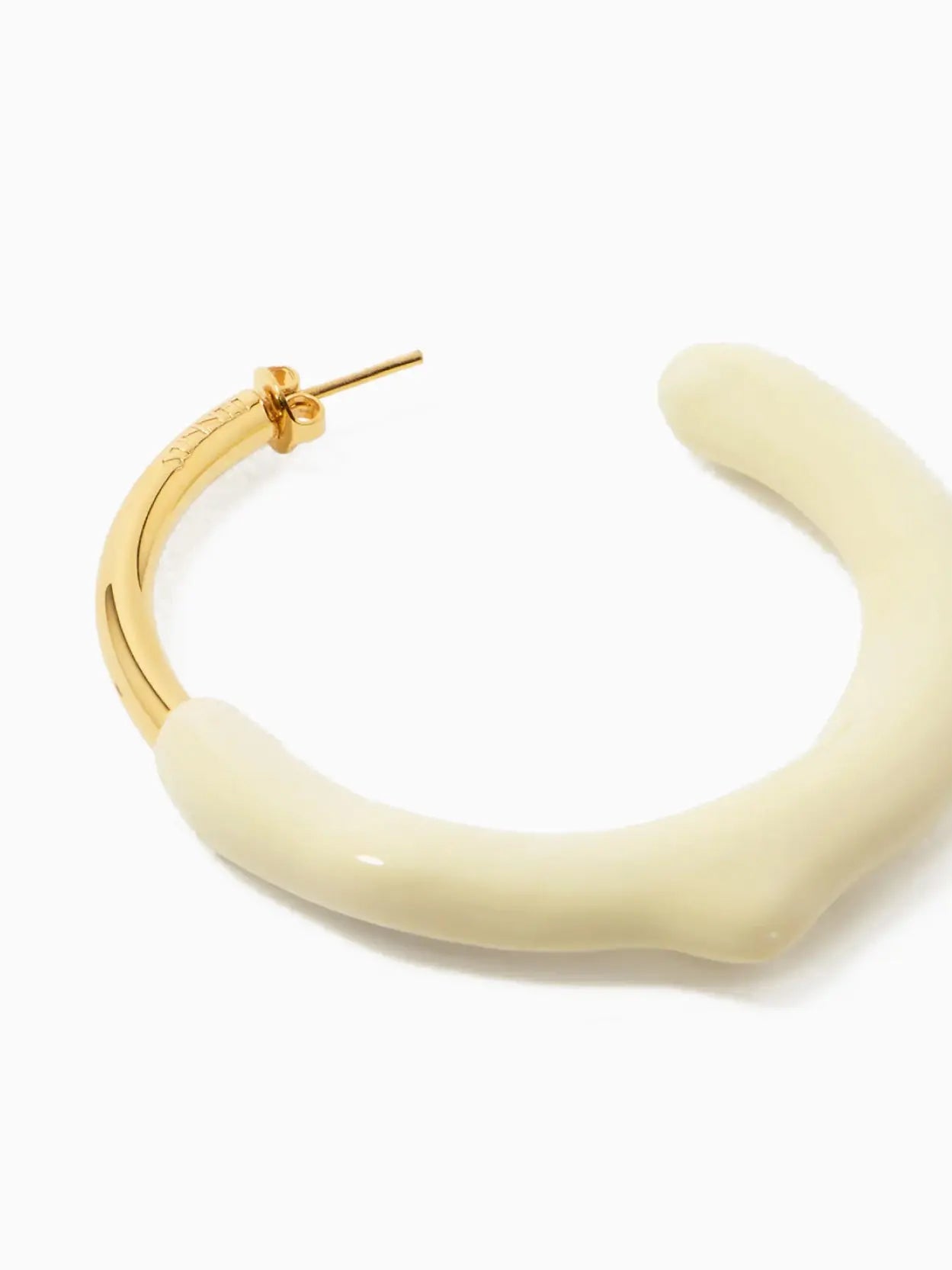 Discover a pair of Sunnei Rubberized Hoop Earrings featuring partial hoops with gold-toned metal at the top, transitioning into a wavy, cream-colored lower half. Available exclusively at Bassalstore in Barcelona, this design combines smooth metallic texture with an organic, uneven shape for a unique look.