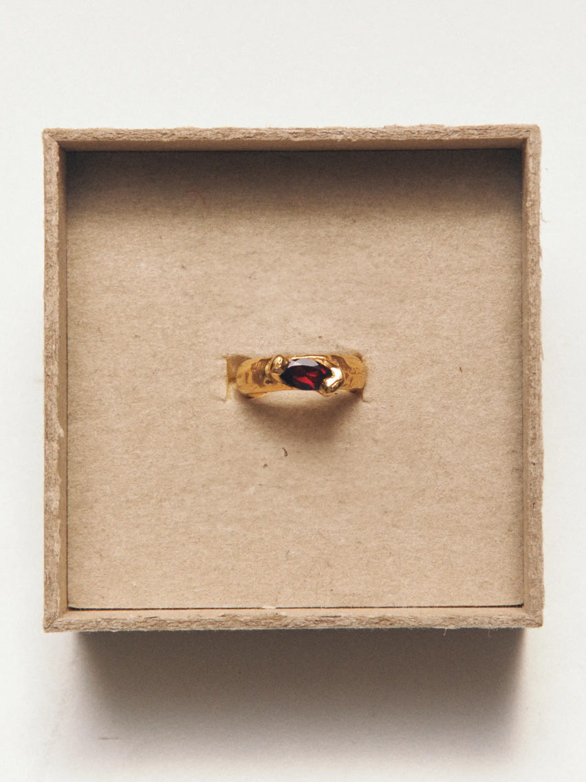 Enero Gold Pleated Red Ring