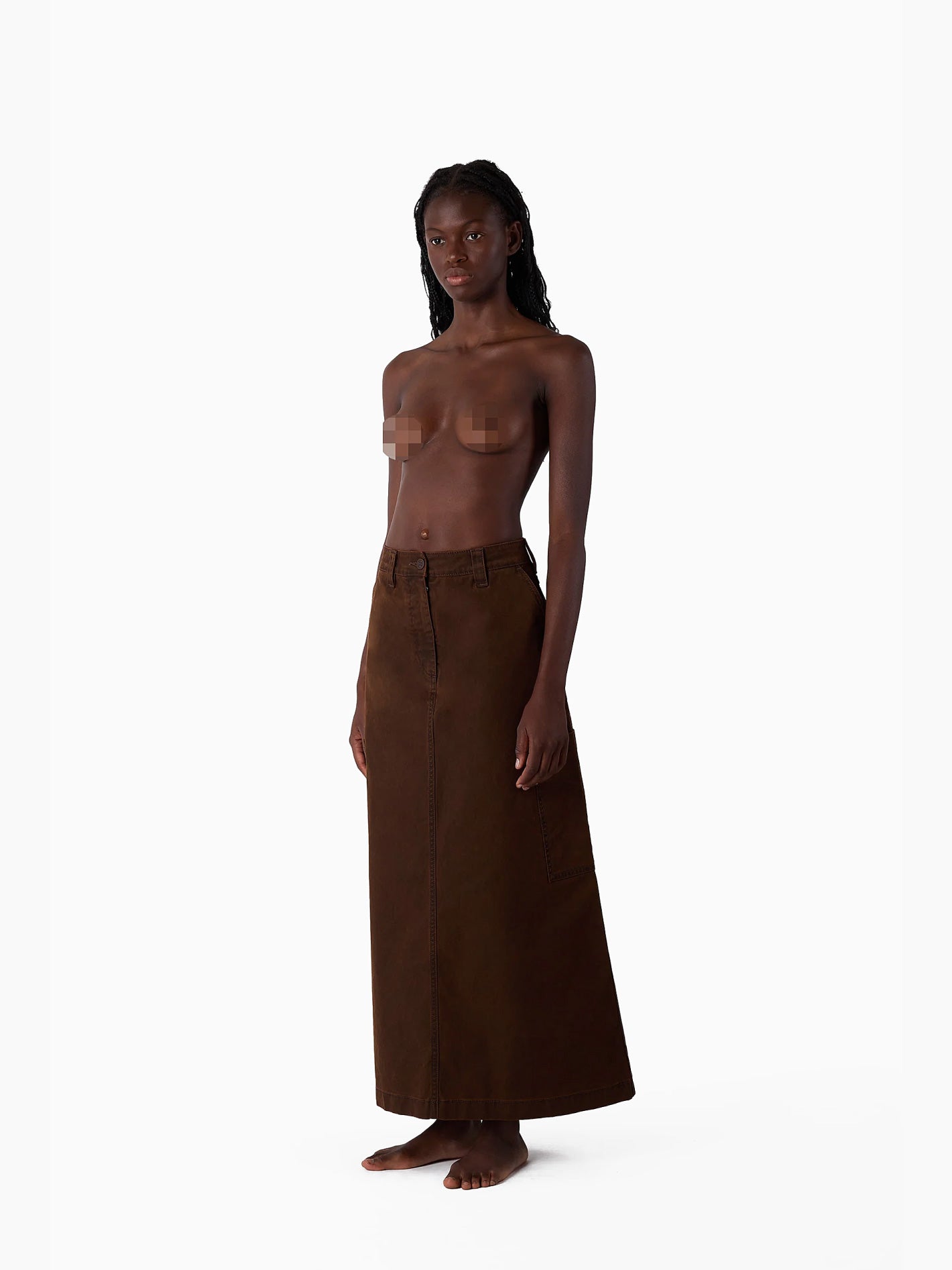 The Cargo Skirt Brown by Sunnei is an A-line midi skirt crafted from 100% cotton, featuring a high waist, two large front pockets, and a front button closure. Its sturdy fabric makes it perfect for everyday wear.