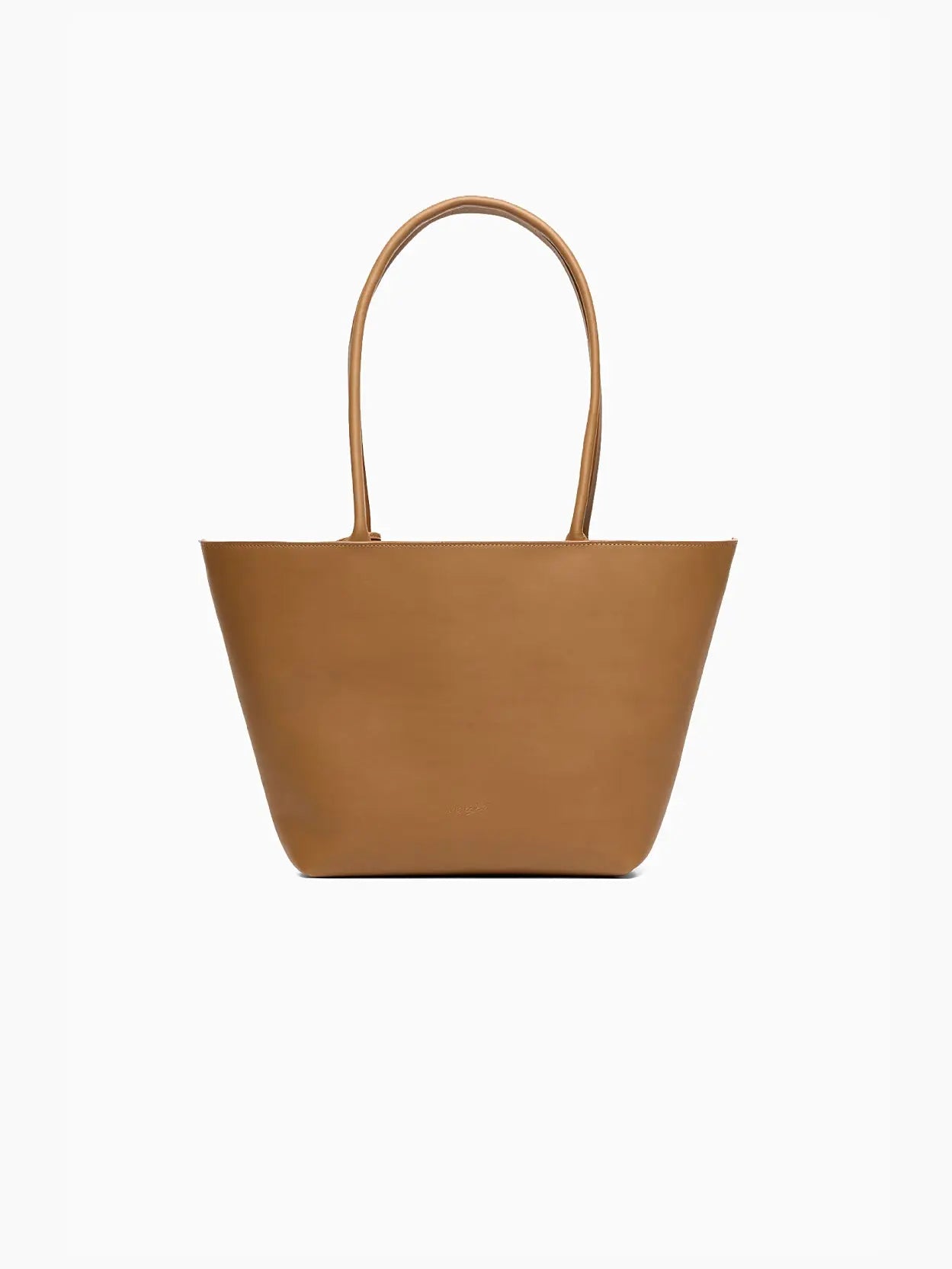 A Svasino Hand Bag Walnut with two long handles and a simple, minimalist design from Marsèll. The bag has a structured shape with a slightly trapezoidal form, featuring no visible embellishments or logos. The background is plain white, emphasizing the elegance of this Barcelona-inspired piece.